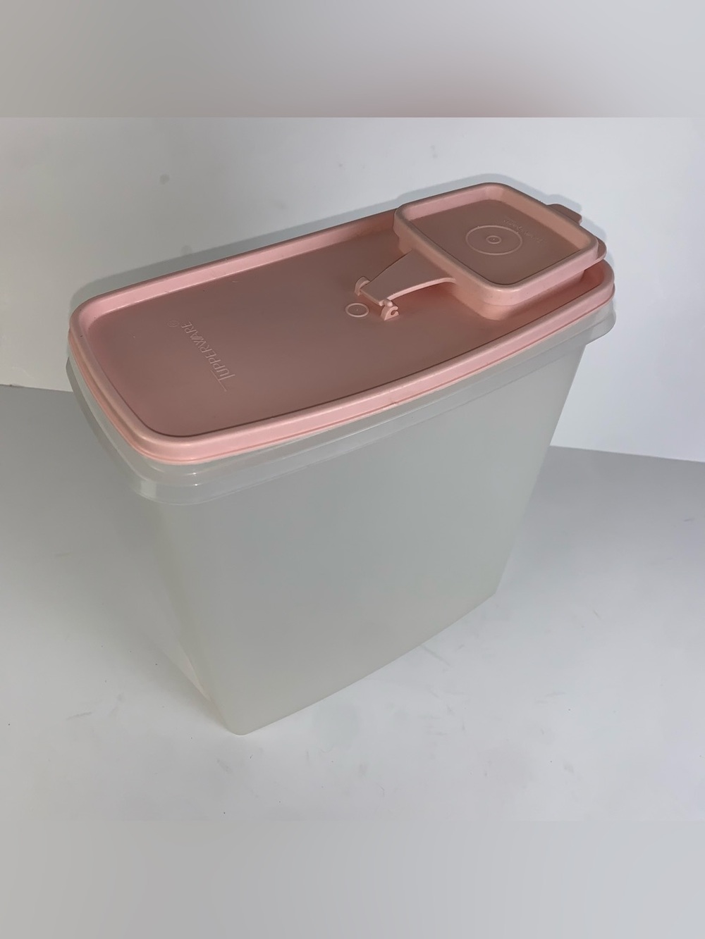 Vintage Tupperware Cereal Keeper 1588-4 w/ Pink Lid Snack Storage Container